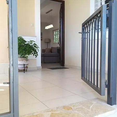 New, Modern, Bright And Independent 83 M2, With Garden, 5min To The And The Center