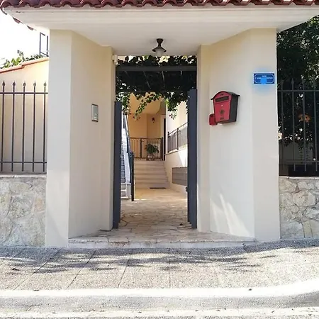 New, Modern, Bright And Independent 83 M2, With Garden, 5min To The And The Center Appartement Kalamata