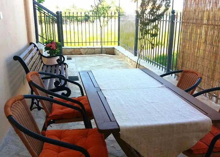 شقة Modern And Independent 83 M2, With Garden, 5min To The And The Center كالاماتا