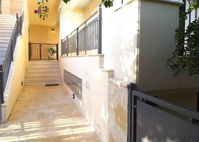 Modern And Independent 83 M2, With Garden, 5min To The And The Center Kalamáta