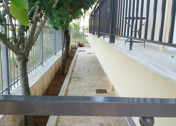 Apartman Modern And Independent 83 M2, With Garden, 5min To The And The Center Kalamáta